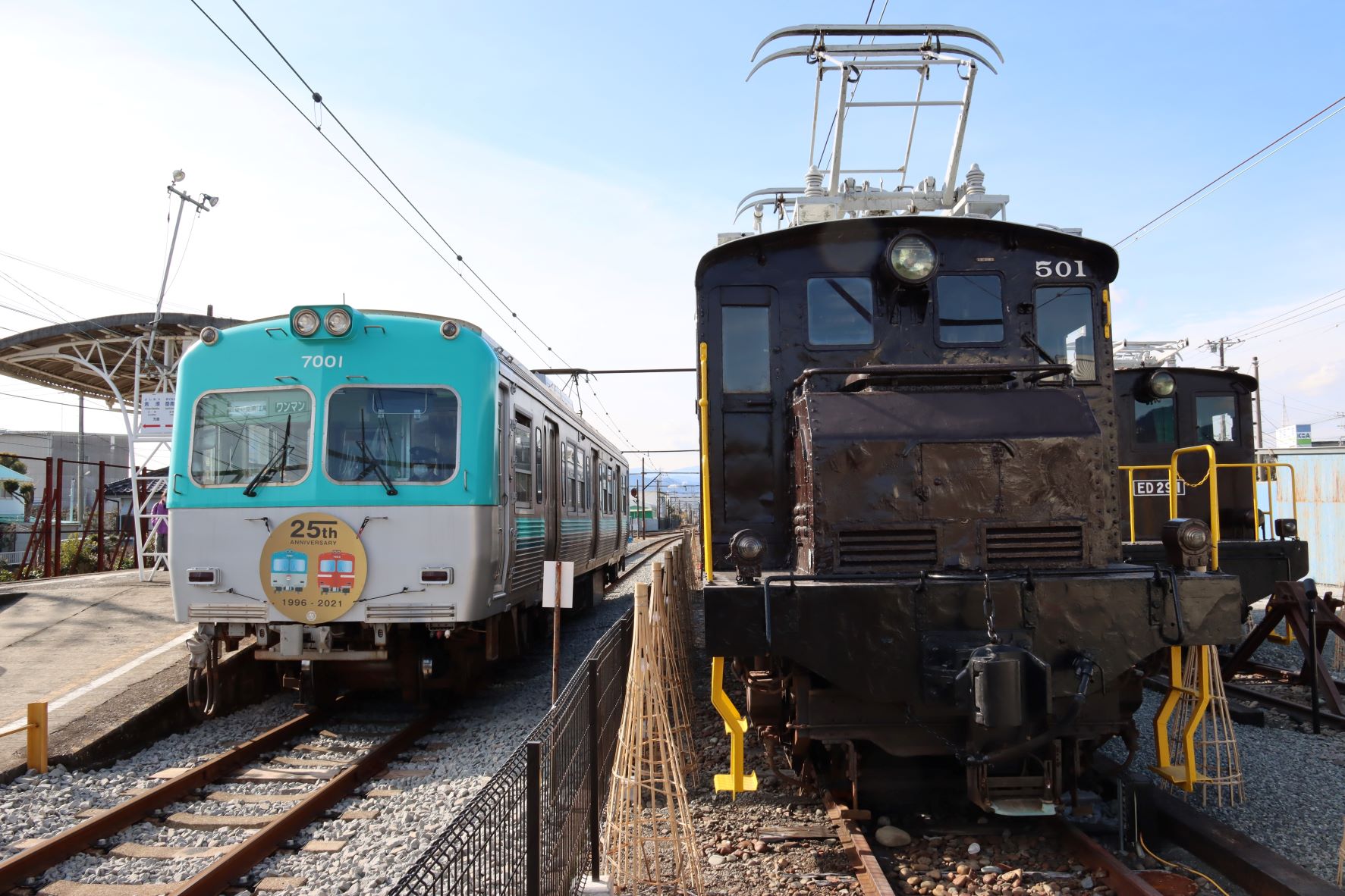 ED501（デキ501）と岳南電車7000系の並び