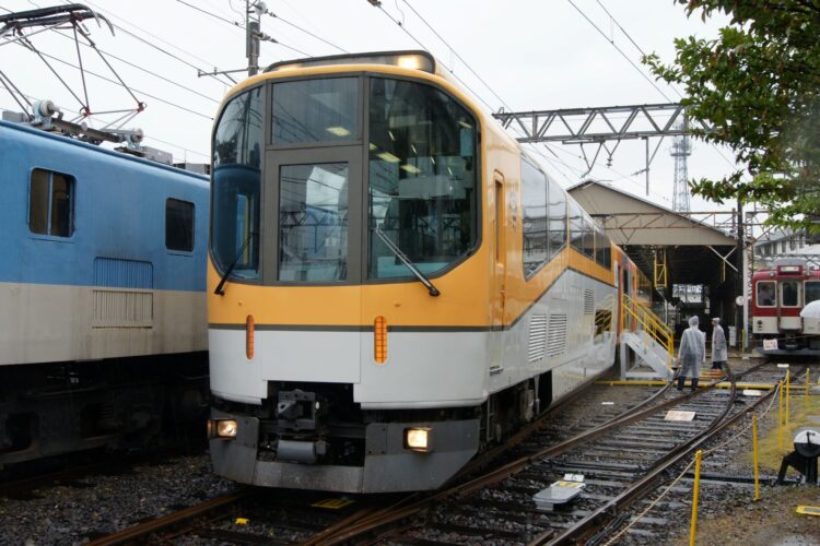 近鉄20000系　楽