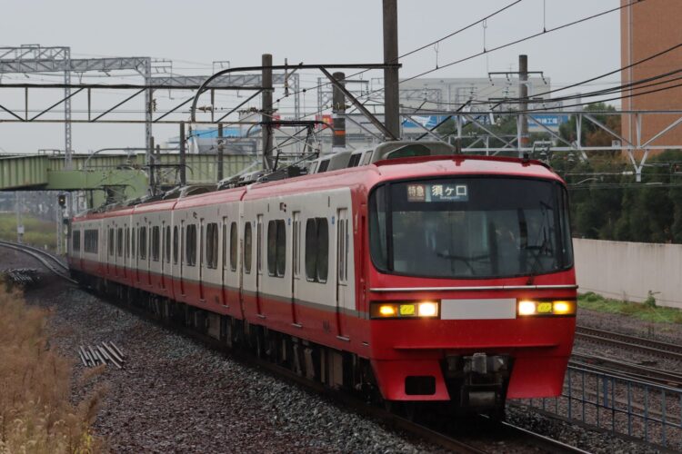 285列車須ケ口行き特急