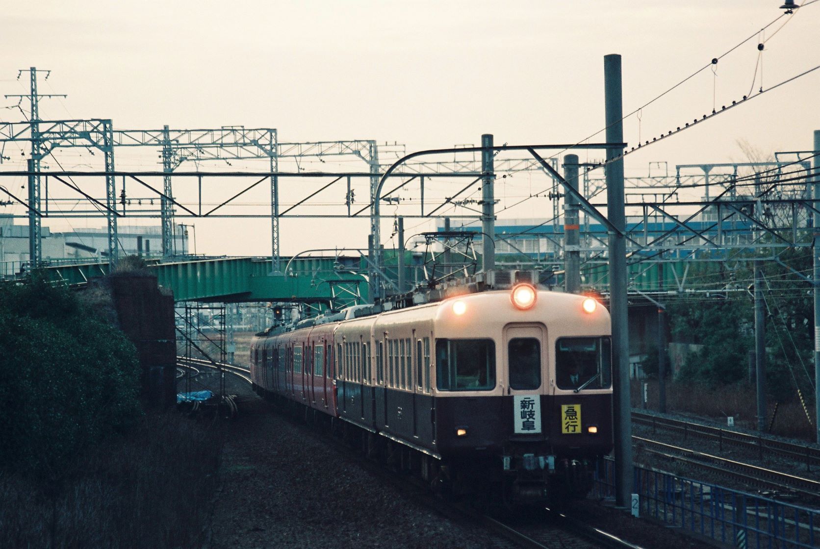 5517F＋5702F 727列車
